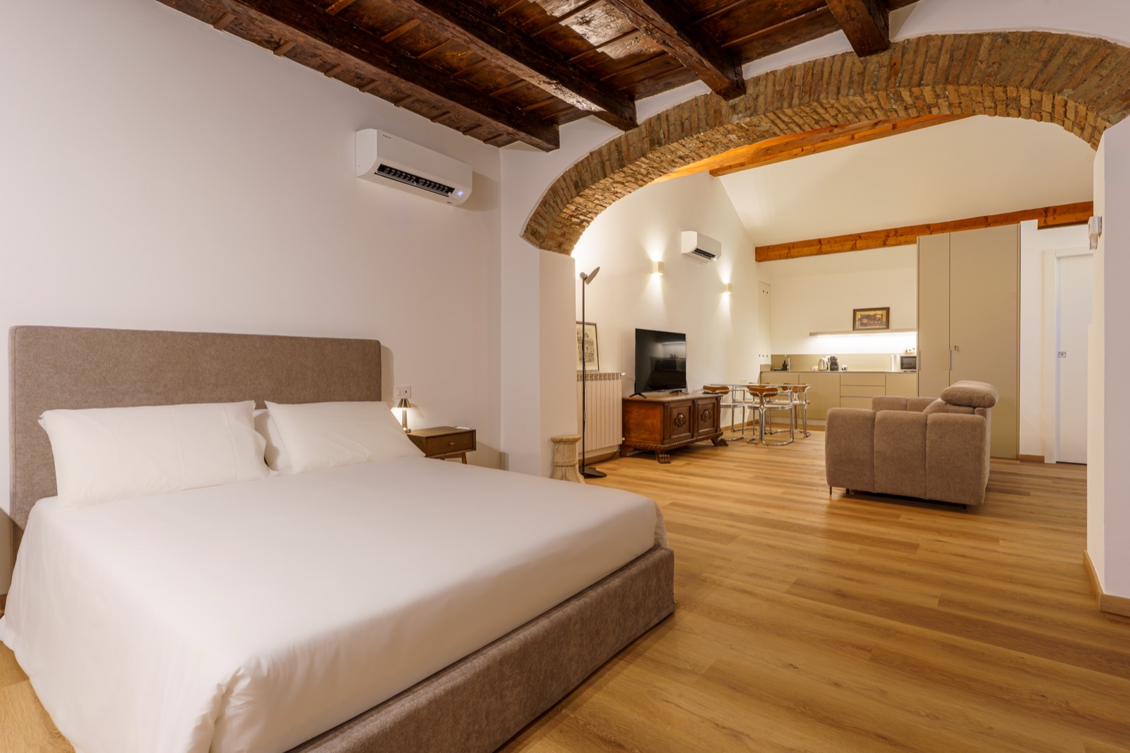 The sleeping area beyond the brick arch – Bergamo DiMora, Bergamo