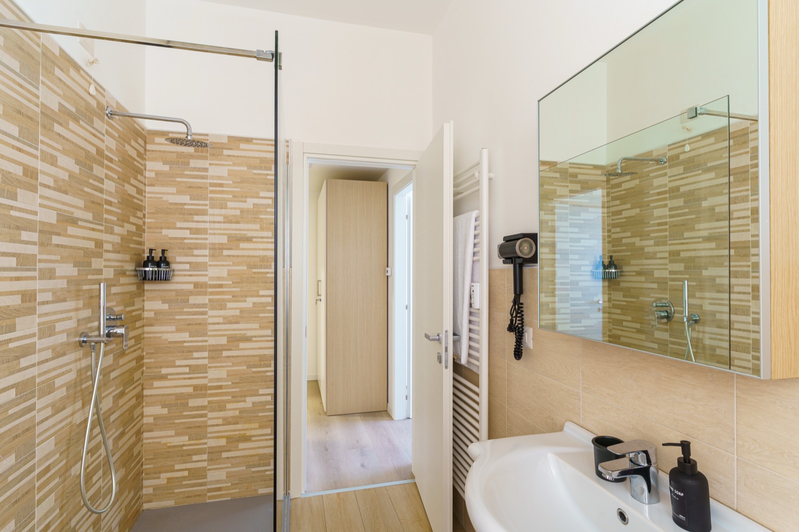 Bathroom with rain shower – Bergamo Hideout, Bergamo
