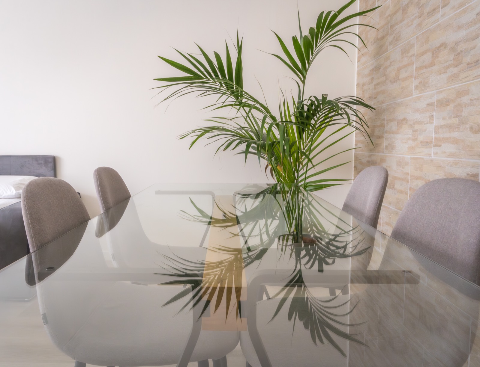 The dining table – Bergamo Hideout, Bergamo